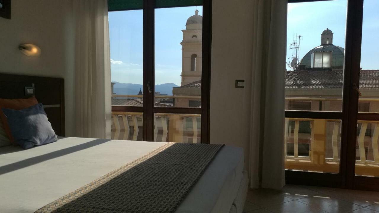 Hotel La Terrazza 卡利亚里 外观 照片